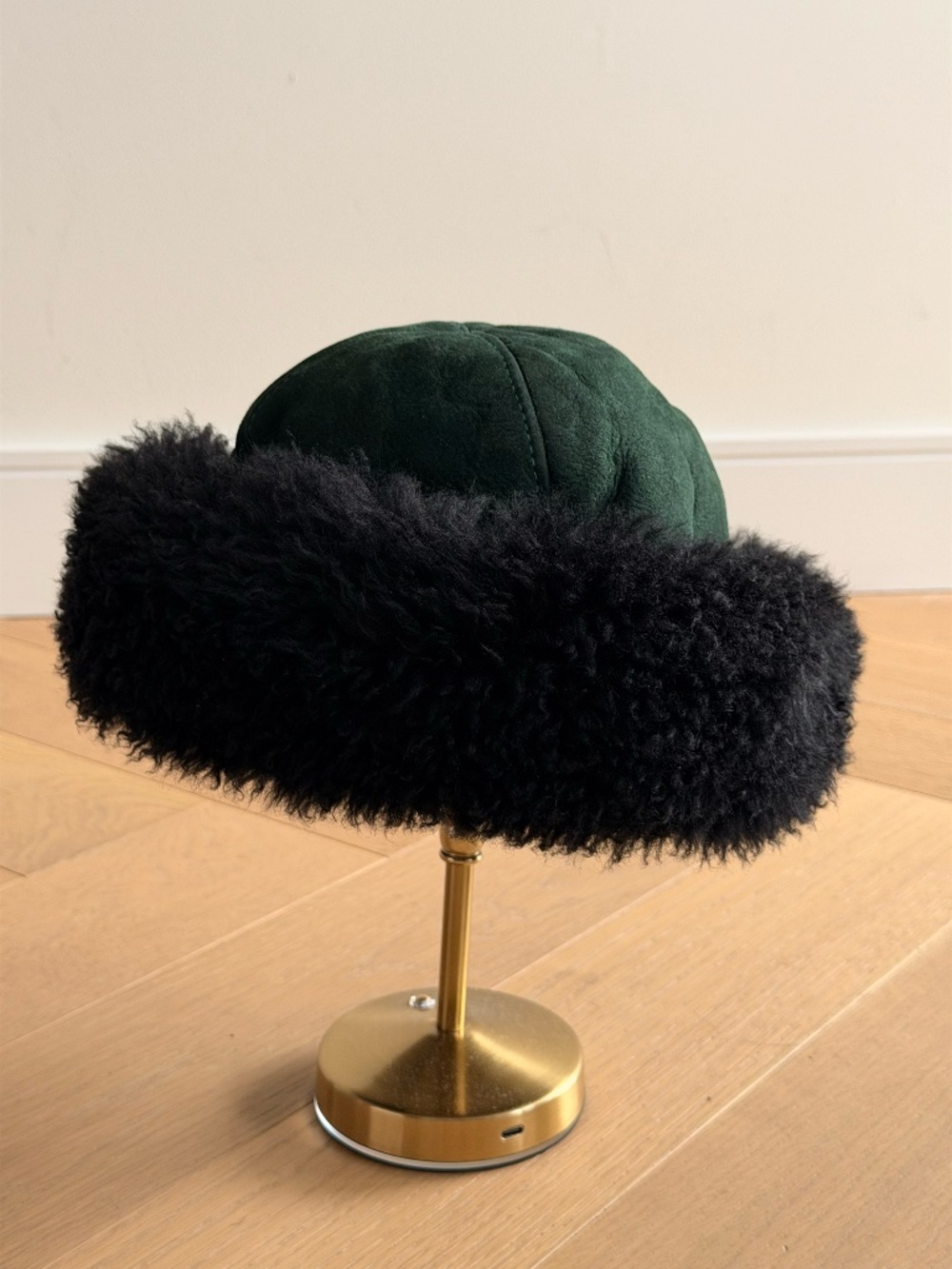 Vintage Black Shearling Fur Brimmed Hat Crowncap Canada Size Small